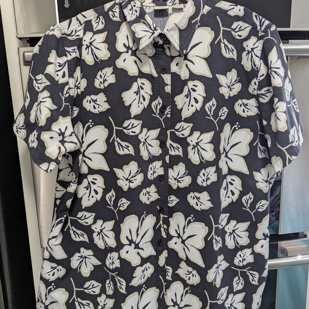 Falls Creek Woman's 2X Black Camp Shirt w/white & tan flowers, VG Cond